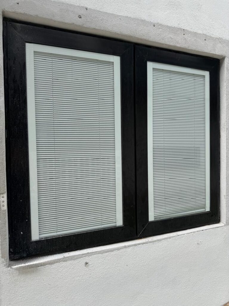 enclose blind window